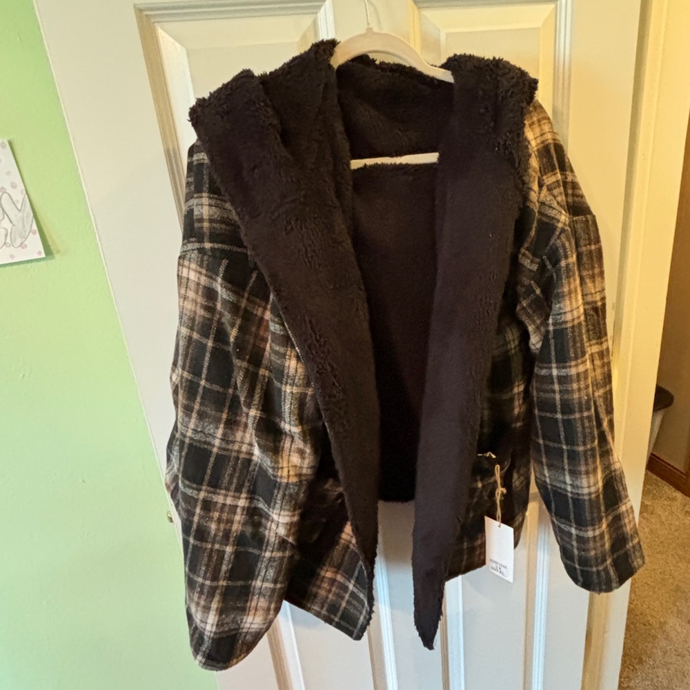 New In brand open jacket nwt. Flannel outside, fuzzy soft inside.